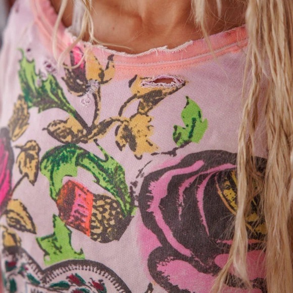 Magnolia Pearl Long Sleeve Sweatshirt Love Floral Rose Pink Distressed NWT - Picture 4 of 8